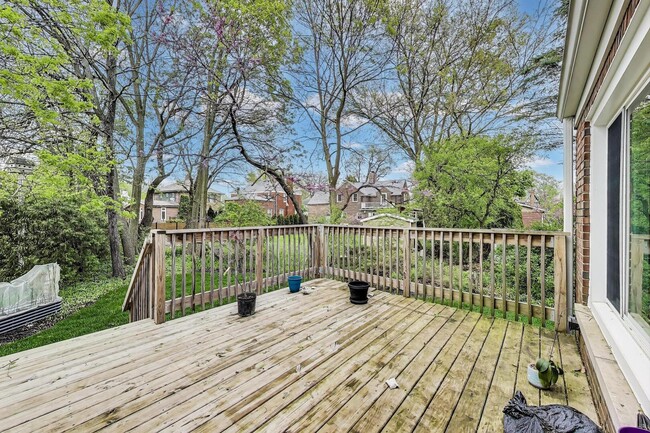 Building Photo - 2515 Gordon Dr