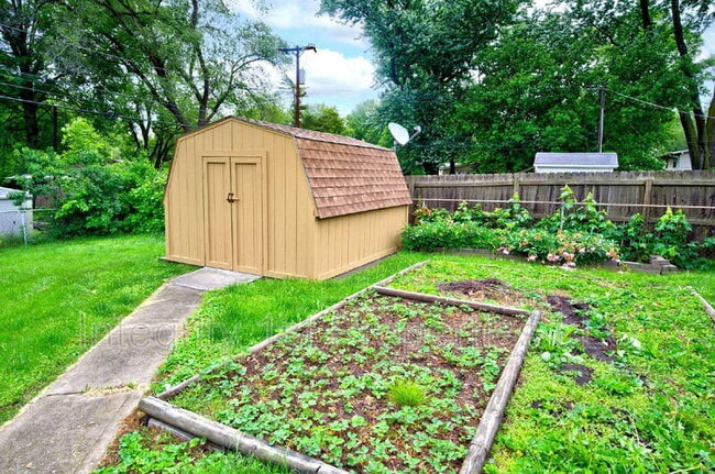 Building Photo - 6910 NW Belvidere Pkwy