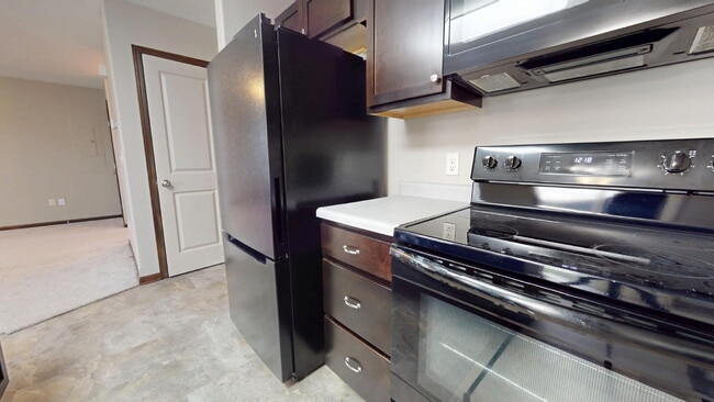 Building Photo - "Charming 3-Bed Townhouse with 2.5 Baths &...