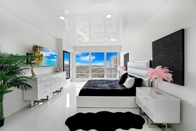 Building Photo - 4020 Galt Ocean Dr