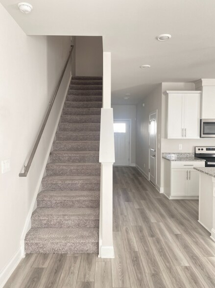 Building Photo - 4550 Skywood Ln