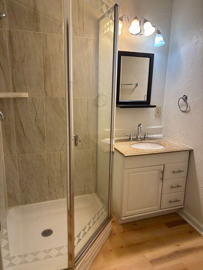 Building Photo - Cute 3/2 in Quiet Sherman Neighborhood