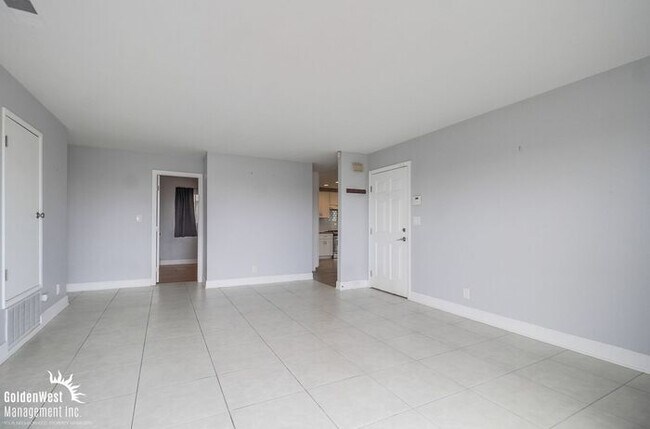 Building Photo - Scenic 4Bdm 2Ba Oasis with Panoramic Views...