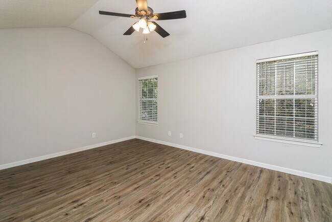 Building Photo - 383 Hidden Creek Ln