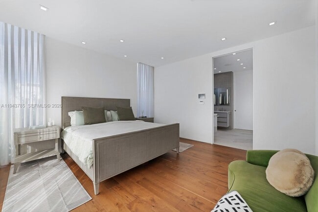 Building Photo - 819 2nd St