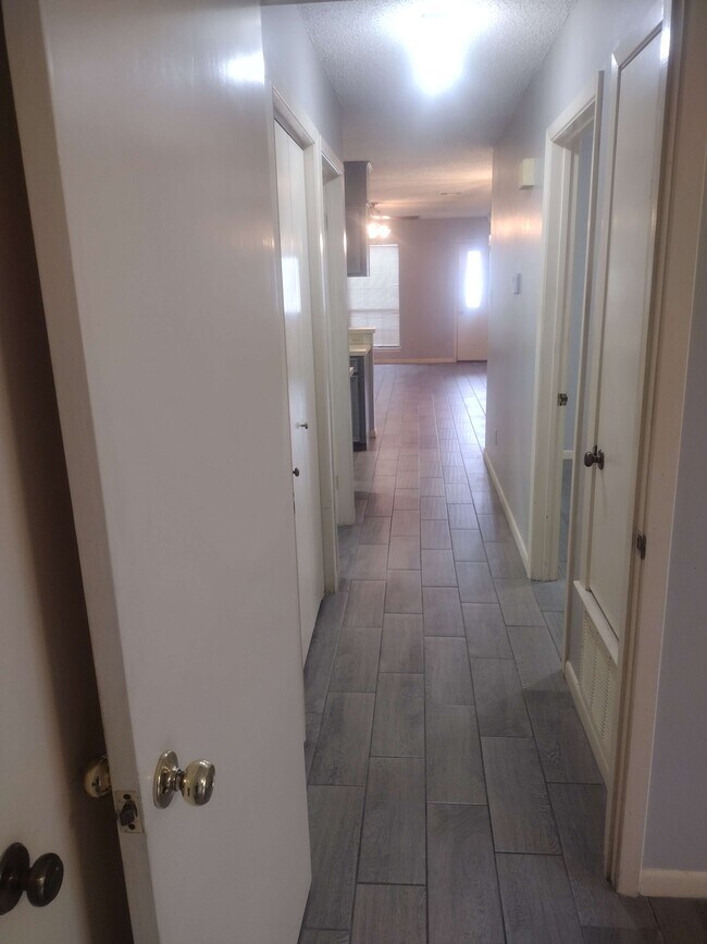 Building Photo - 529 Broad St