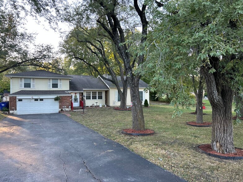 Building Photo - 1205 N Parker St