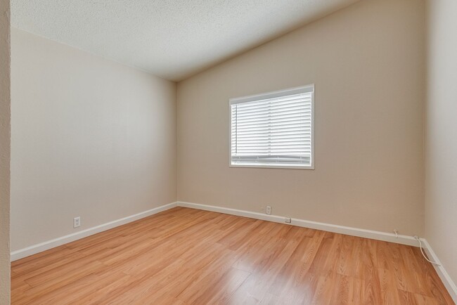 Building Photo - Three bed, 2 full bath, manufactured home ...