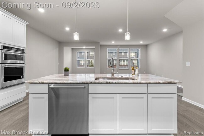 Building Photo - 4819 Glenora Dr