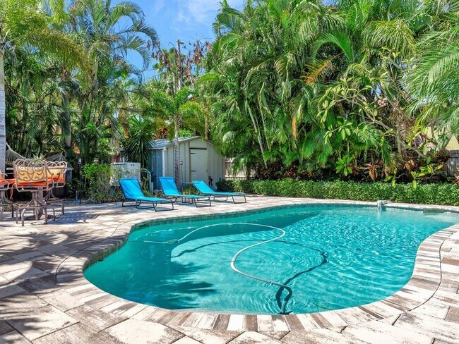 Building Photo - 3204 S Maritana Dr