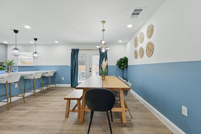 Building Photo - 3321 Ridgehaven St