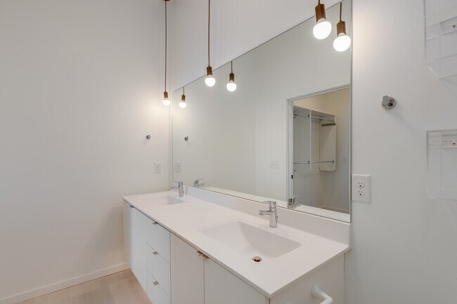 master bath - 600 S Duke St