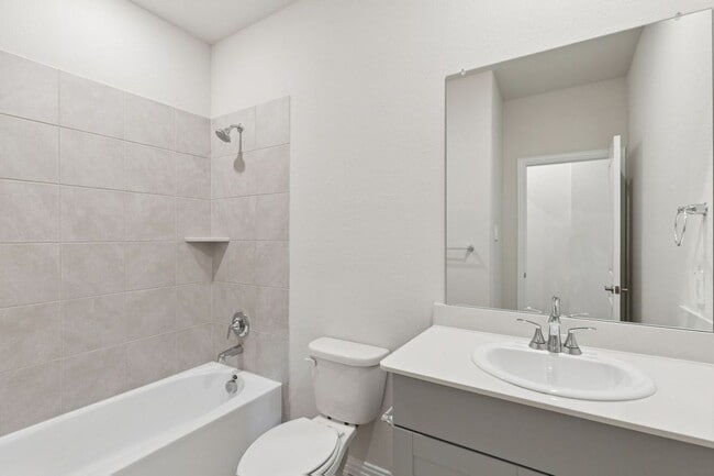 Building Photo - 109 Greenbriar Dr