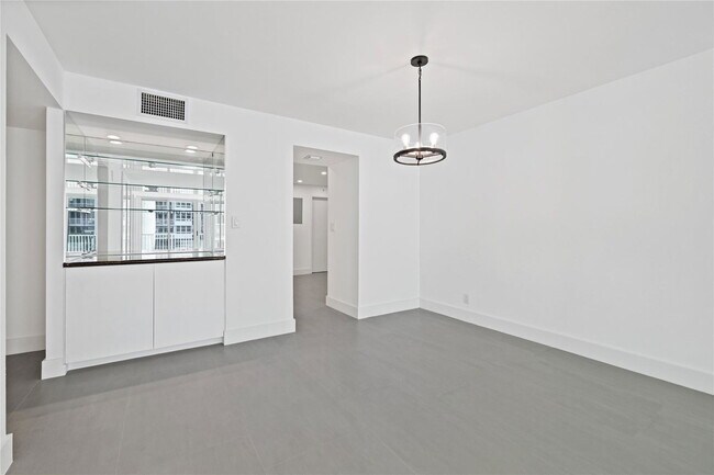 Building Photo - 1360 S Ocean Blvd