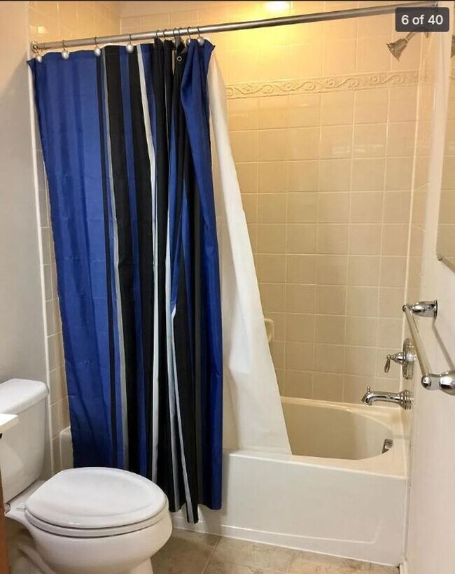 Building Photo - Large Townhome in Wormans Mill!