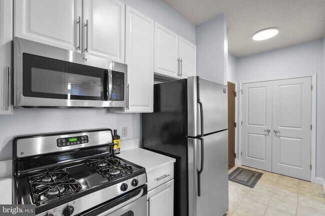 Building Photo - 11760 Sunrise Valley Dr