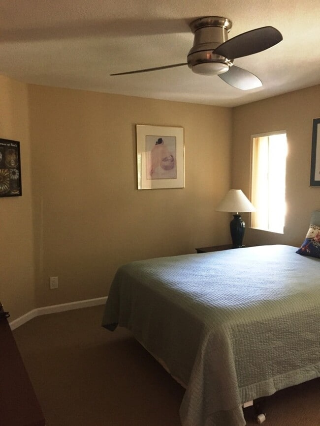 Building Photo - Fully furnished 1 bedroom condo and office...