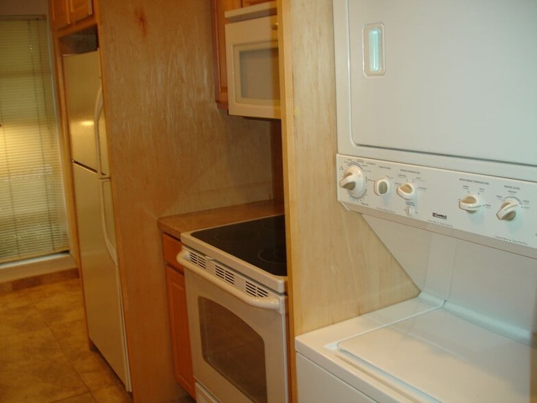 Building Photo - 2381 Papaya Dr