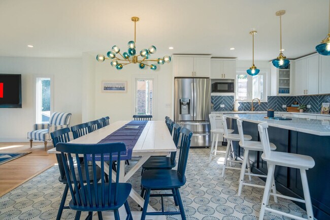 Building Photo - 184 Grand Ave