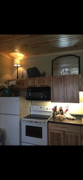 Primary Photo - 324 Jay St