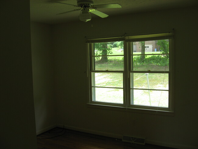 Building Photo - 307 Oak Grove Rd