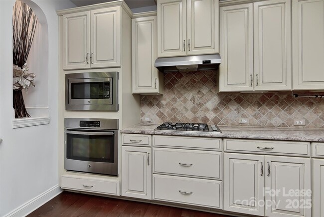 Building Photo - 549 Daventry Ct