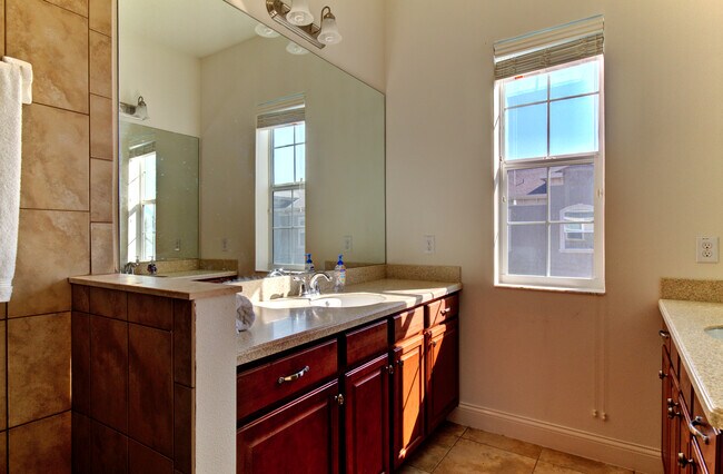 Building Photo - 7233 101st Ln