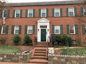 Building Photo - 909 E St SE