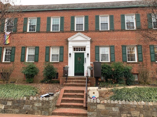 Building Photo - 909 E St SE