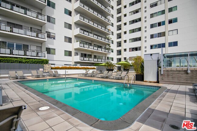 Building Photo - 1155 N La Cienega Blvd