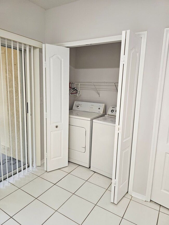 Building Photo - Regency Key Townhouse