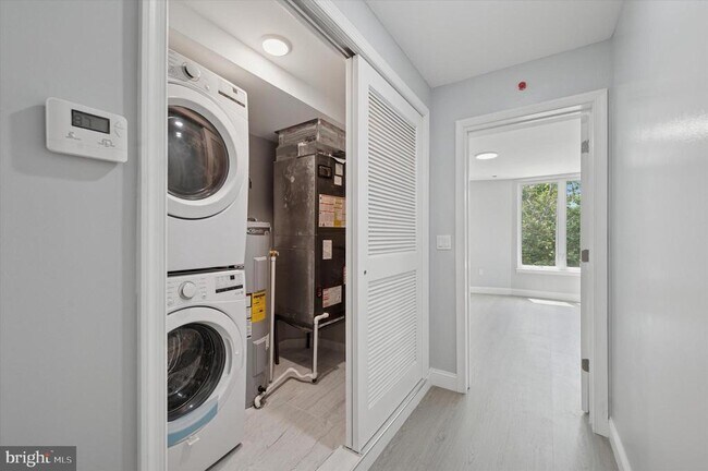 Primary Photo - 2405 Ridge Ave