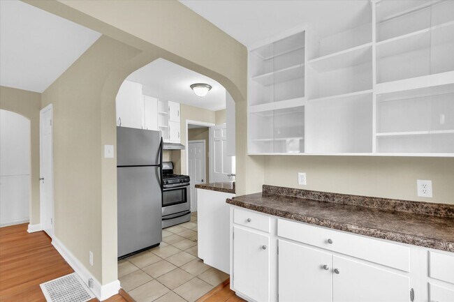 Building Photo - 502 E Washington St