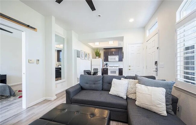 Building Photo - 444 Pier Ave