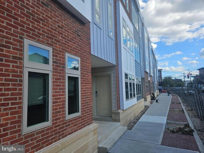 Building Photo - 200 Hamilton Ave