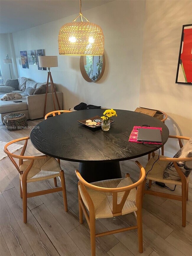 Building Photo - 10101 E Bay Harbor Dr