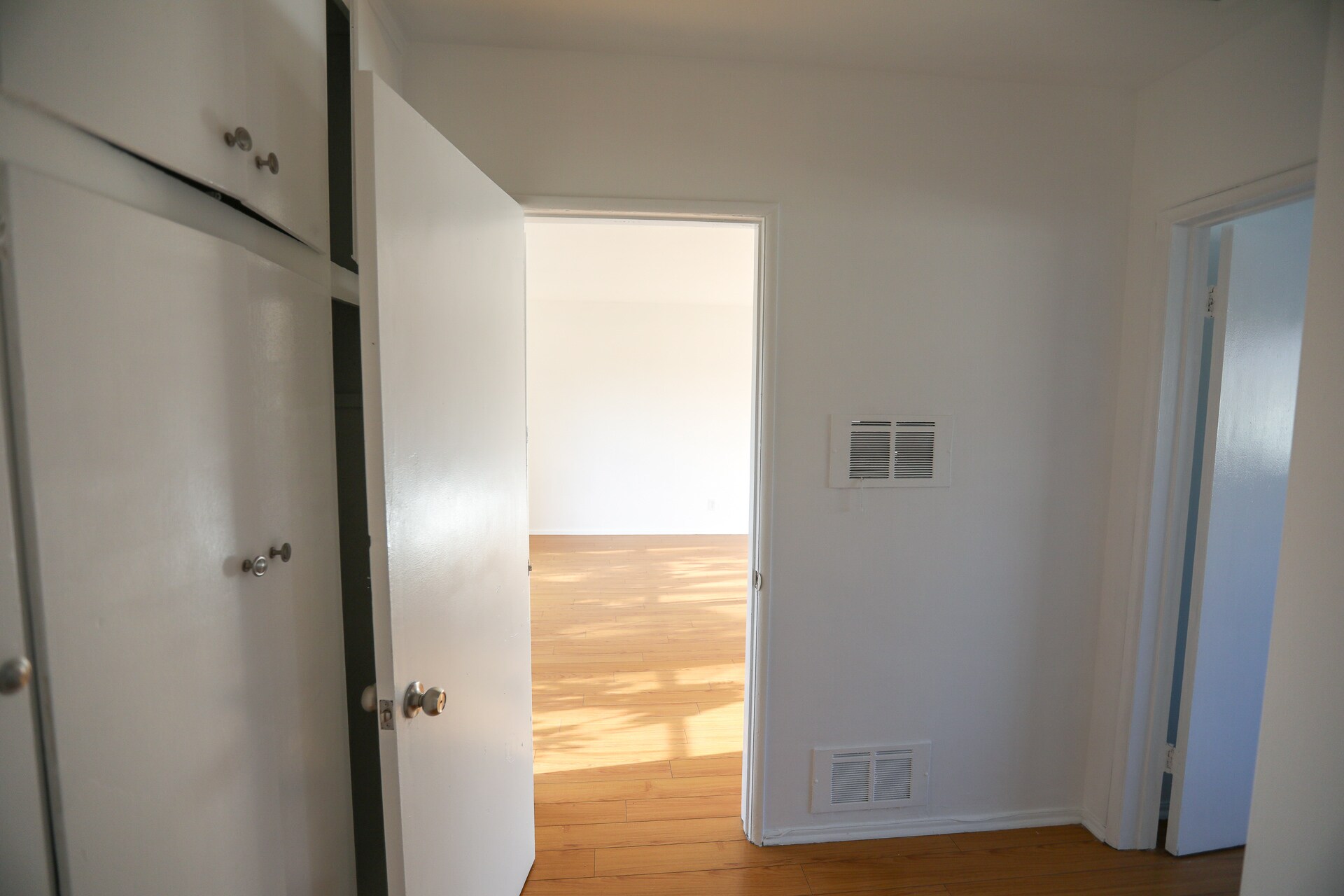 Building Photo - 250 S Sycamore Ave