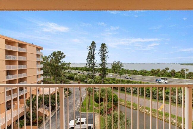 Building Photo - 7430 Sunshine Skyway Ln S