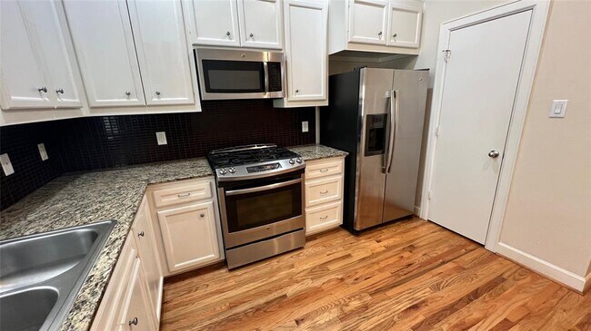 Building Photo - 2710 Hullsmith Dr