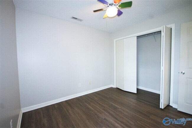 Building Photo - 252 Mountain Creek Dr