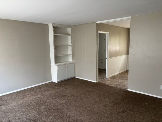 Building Photo - 3 Bedroom, 1 Bathroom Rolling Acres Home F...