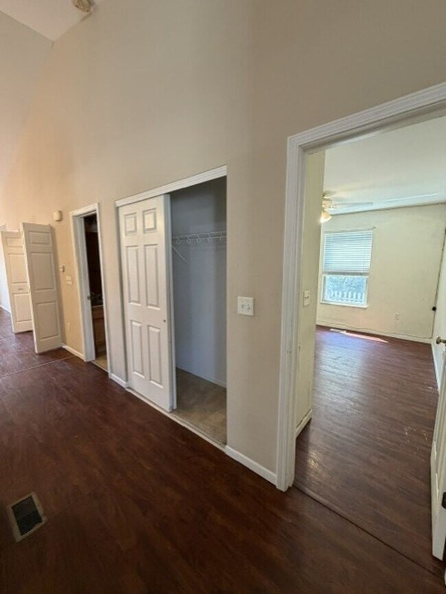 Building Photo - 10925 Upland Terrace