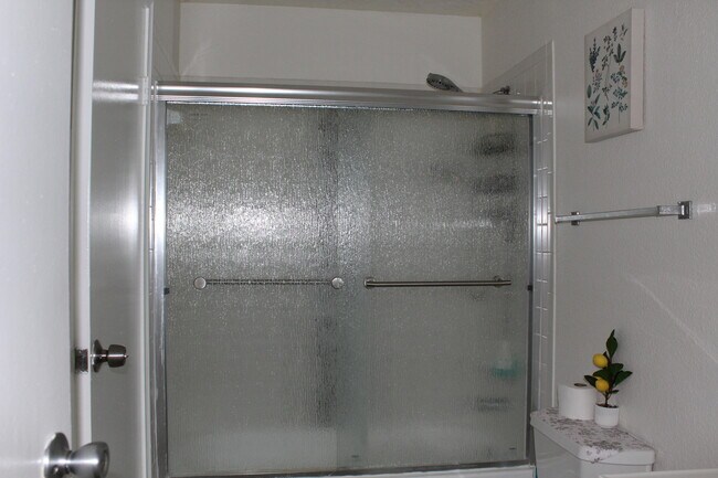 Building Photo - 899 Riverside Dr