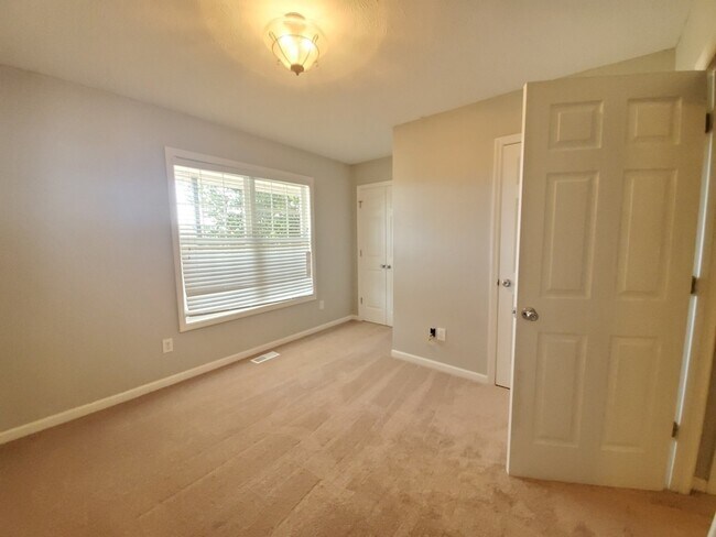 Building Photo - 426 Northview~ Sunset Ridge