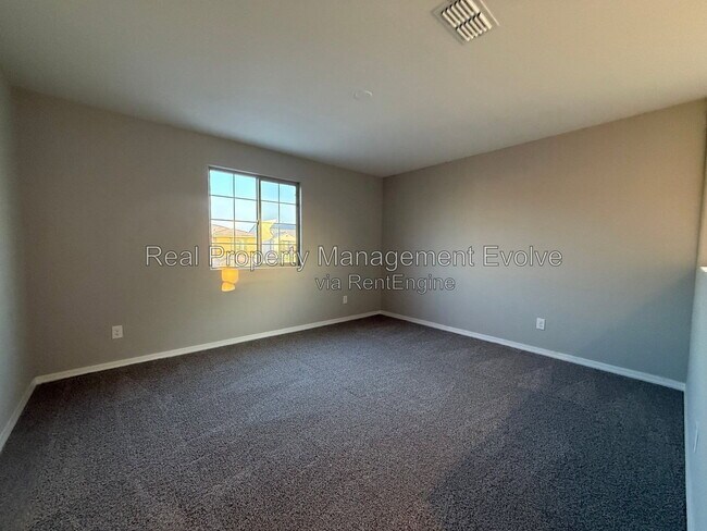 Building Photo - 5618 N 87th Dr