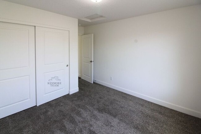 Building Photo - 1043 S Blueberry Pl