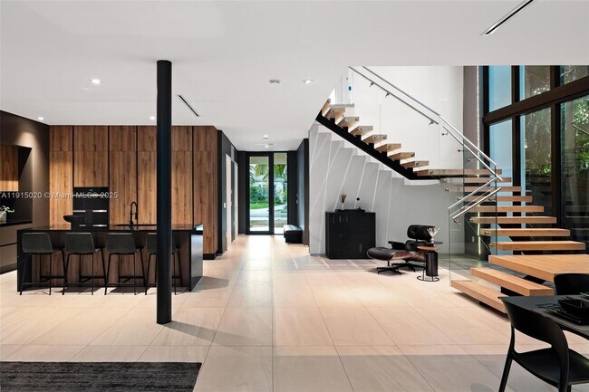 Building Photo - 77 SW 18th Terrace