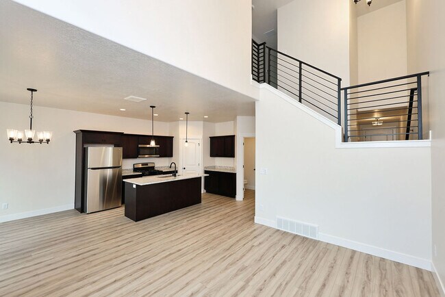 Building Photo - 1377 N Sage Dr