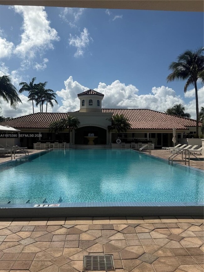 Building Photo - 20000 E Country Club Dr