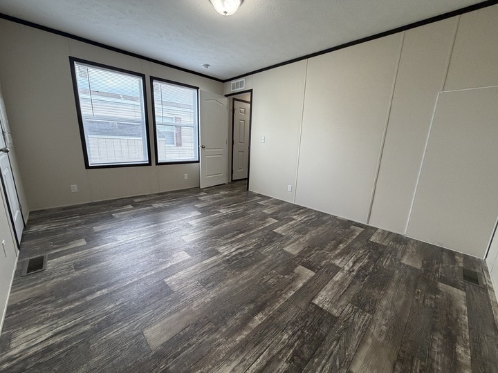 Building Photo - 38019 Leverette Ave